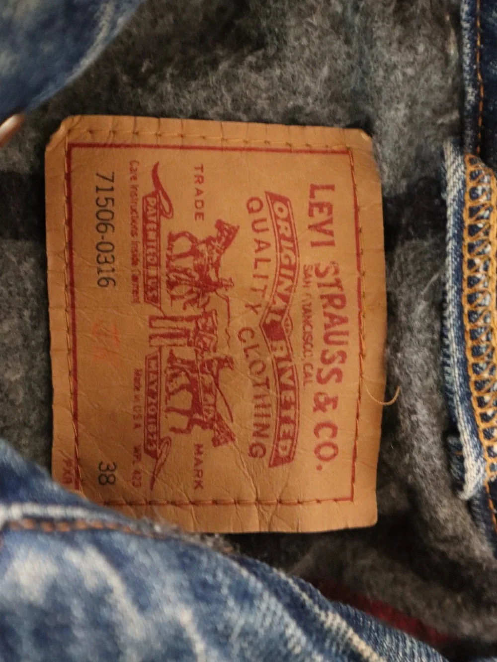Levi's Dark Blue Denim VINTAGE Trucker Jacket - Picture 2 of 6